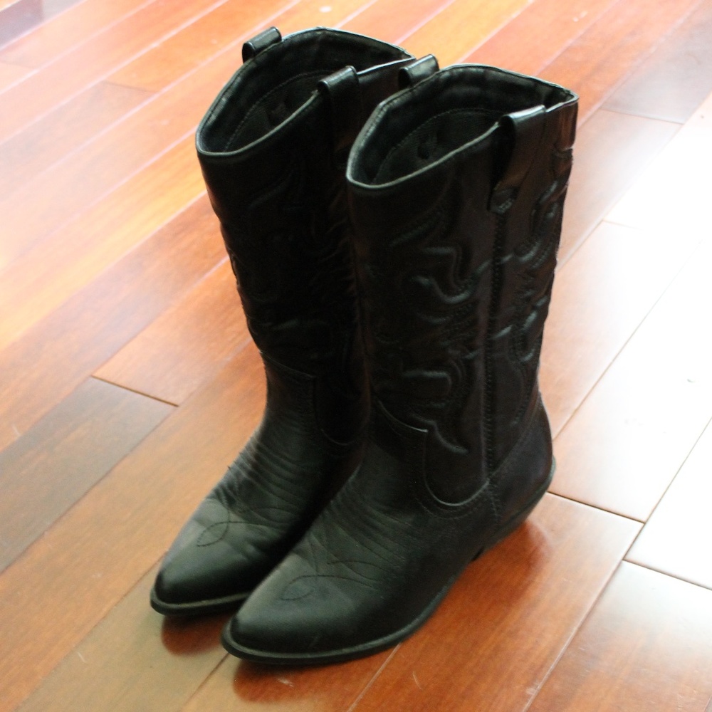 Soda Black Cowboy Boots
